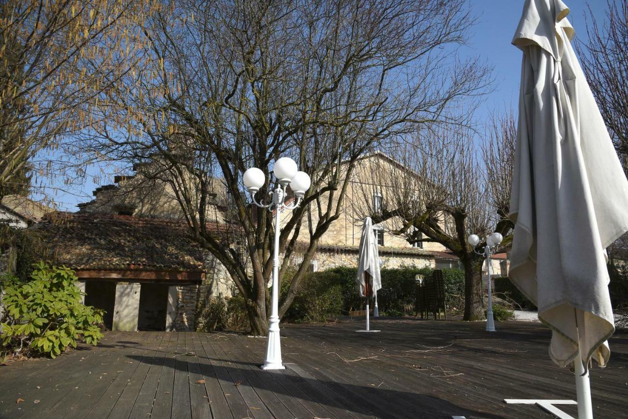 Hotel Le Baron Cremieu Exterior photo